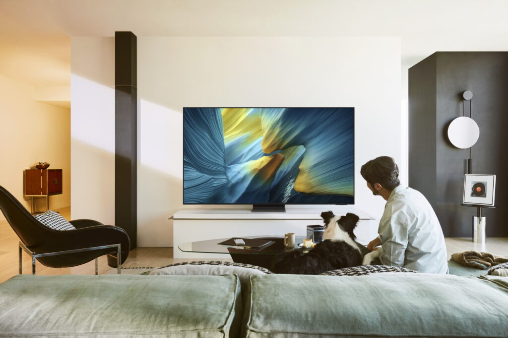 OLED-S95F_lifestyle_Low-1024x683 Samsung OLED TV: Nova dimenzija kućne zabave