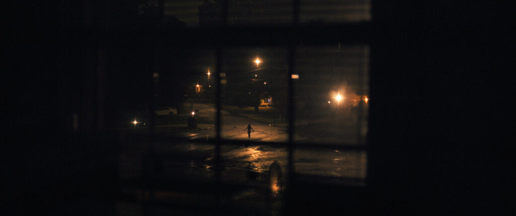 rev-1-WPN-T1-0016_High_Res_JPEG-1024x429 Trenutak Nestajanja (Weapons) – Recenzija Filma – Žanrovska mućkalica koja vas neće ostaviti ravnodušnim