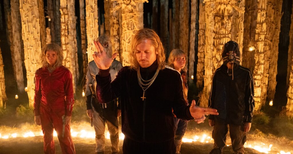 28-dina-2-1024x537 28 Godina Kasnije: 2.Deo Hram kostiju (28 Years Later: Bone Temple) – Recenzija Filma – Siroviji nastavak, u kojem Rejf Fajns krade čitav film!