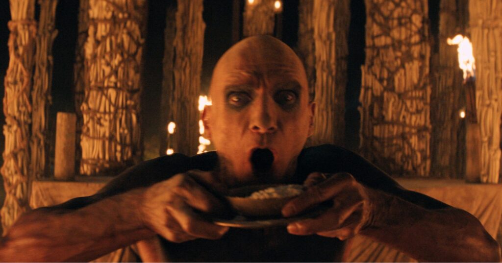 28-dina-2-4-1024x537 28 Godina Kasnije: 2.Deo Hram kostiju (28 Years Later: Bone Temple) – Recenzija Filma – Siroviji nastavak, u kojem Rejf Fajns krade čitav film!