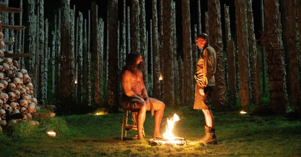 28-dina-2-5-1024x537 28 Godina Kasnije: 2.Deo Hram kostiju (28 Years Later: Bone Temple) – Recenzija Filma – Siroviji nastavak, u kojem Rejf Fajns krade čitav film!